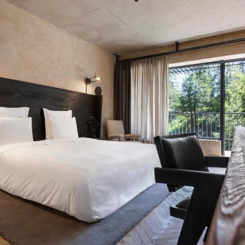 Hotel Rooms (98)