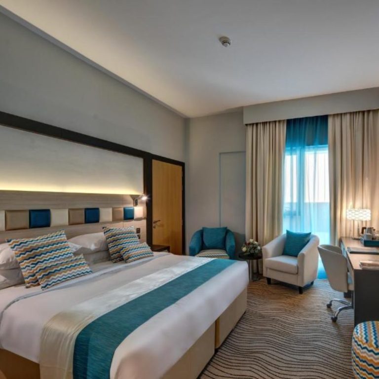 A cozy Hotel room