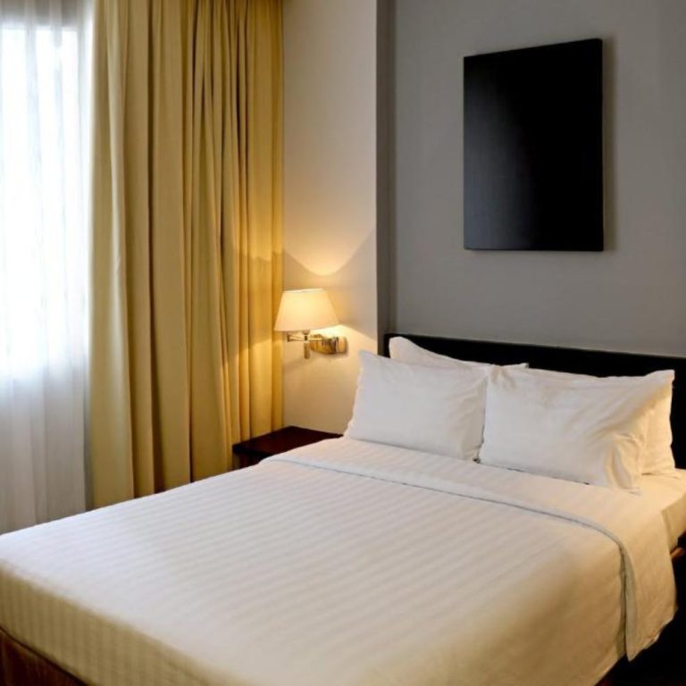 Cozy Hotel Room